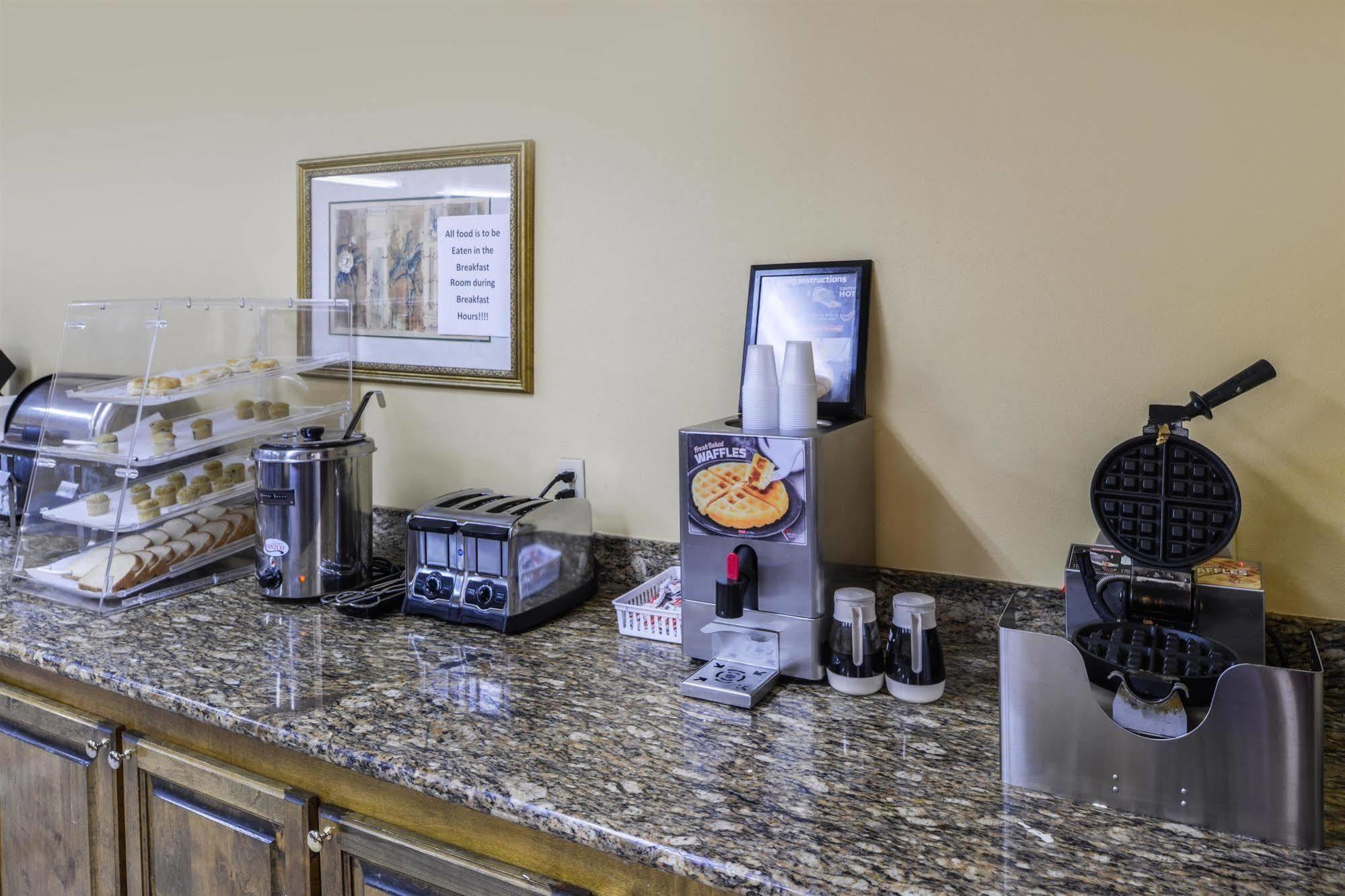 Americas Best Value Inn Wiggins Esterno foto