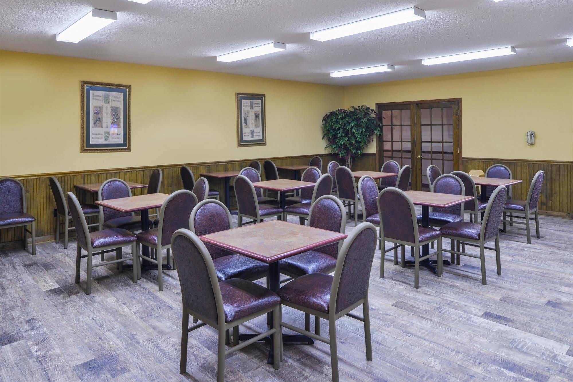 Americas Best Value Inn Wiggins Esterno foto
