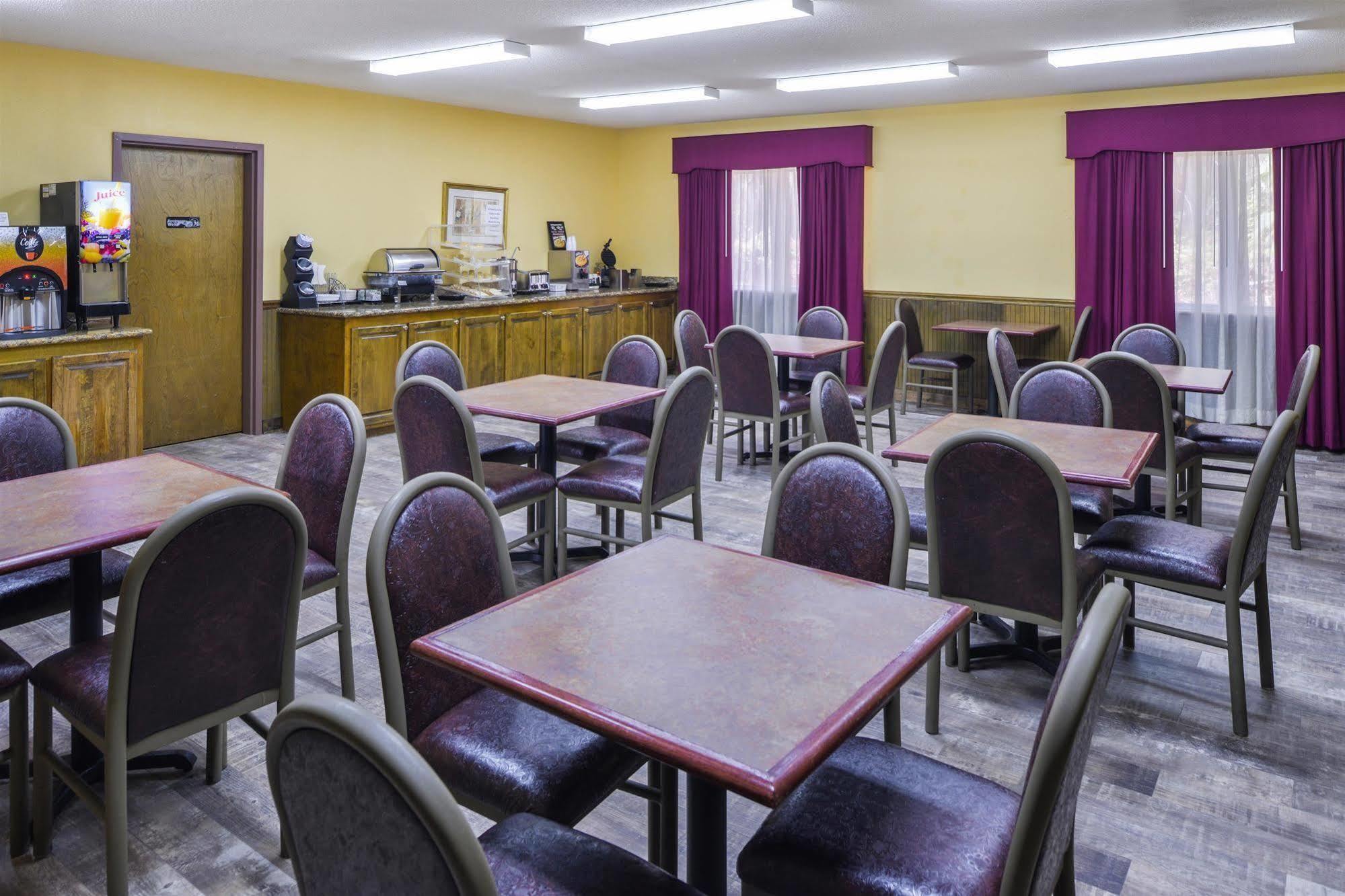 Americas Best Value Inn Wiggins Esterno foto